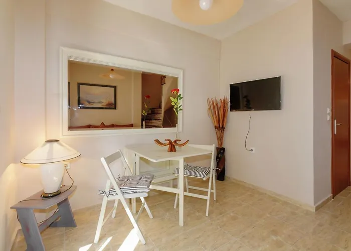 بيت للعطل Varveri's House *