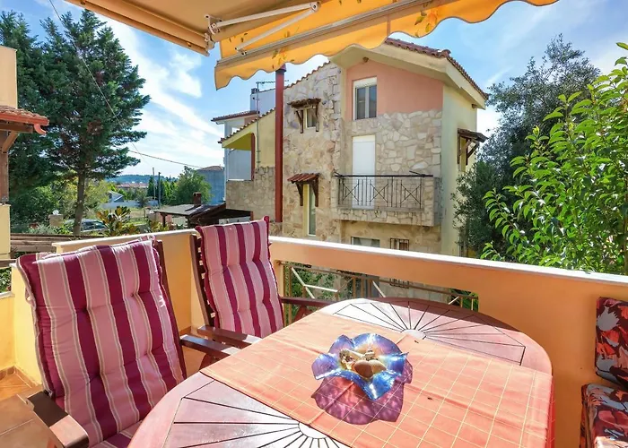 بيت للعطل Varveri's House